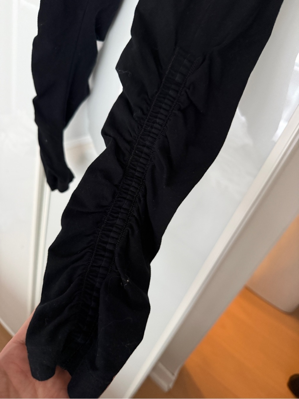 TNA Black leggings with rouching on sides - Picture 2 of 3